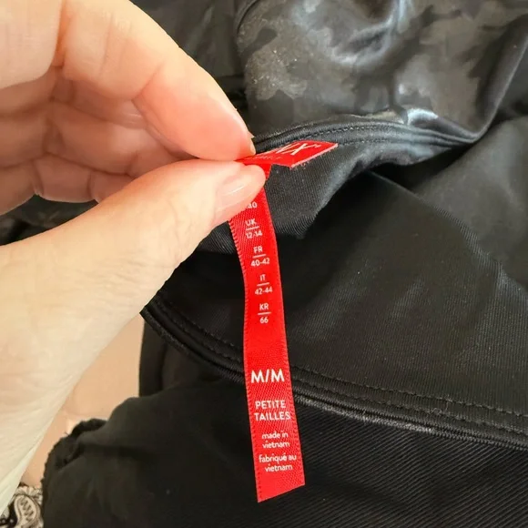 SPANX black camo leggings - Picture 7 of 7